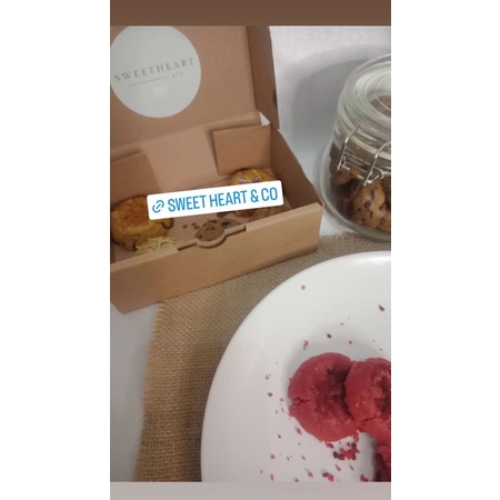 

Mix cookies lumer, kue premium, hampers