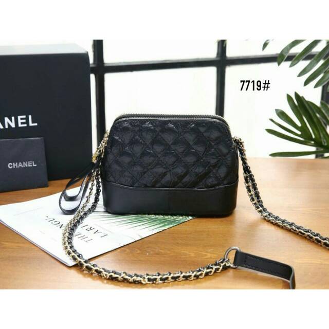 CHANEL GABRIELLE SHOULDER BAG