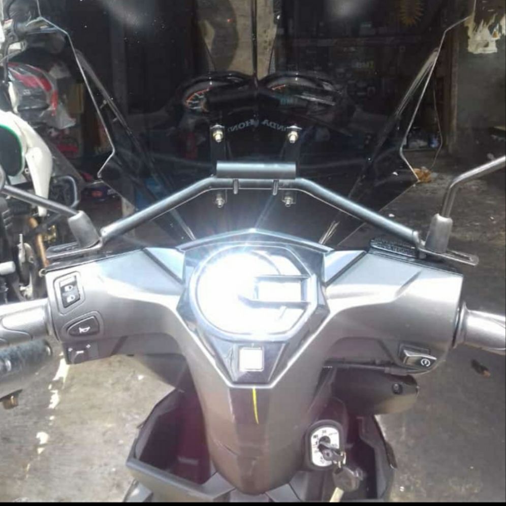 Bracket Pangkon Visor windshield Honda Beat