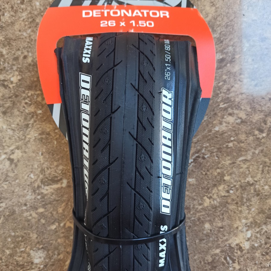 Ban Luar Maxxis Detonator 26x150