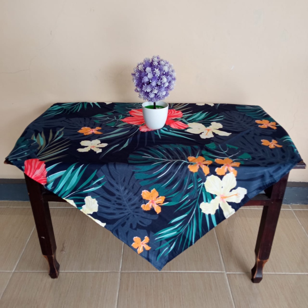 Taplak Meja Ruang Tamu Minimalis  Bentuk Kotak Persegi Ukuran 100x100cm Bahan Kain Katun Aneka Motif Dan Warna