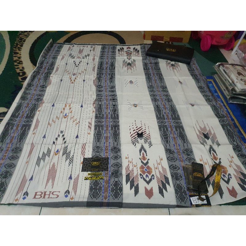 sarung BHS GOLD Masterpice SGE putih