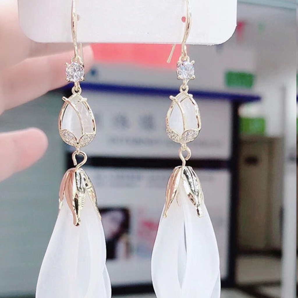 Hu Hu Hu Hu Hu Alat Bantu Pasang Kacamata♡ 1 Pasang Anting Kait Rumbai Panjang Bentuk Kelopak Bunga Warna Putih Tahan Aus Untuk Dekorasi