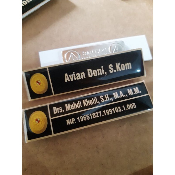 

Name tag / papan nama dada