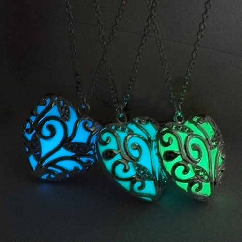 Hu Hu Hu Hu Hu Alat Bantu Pasang Kacamata♡ Kalung Liontin Bentuk Hati Model Hollow Glow in the Dark Untuk Wanita