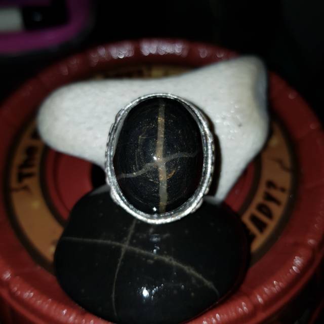 Batu Tapak Jalak xiaomi 6 puser bumi
Uk 24 x 21 x 15
Batu Tali Warna putih kuning