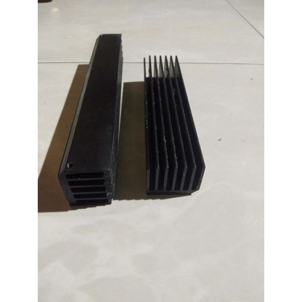 Heatsink pendingin hitam