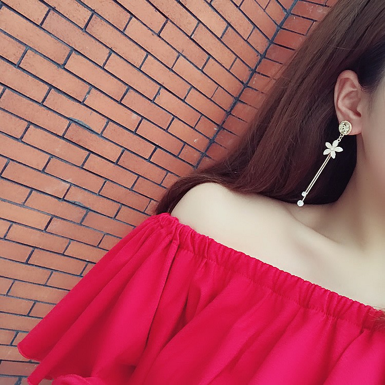 Anting Gantung Panjang Desain Bunga Hias Rumbai Gaya Korea Elegan untuk Wanita