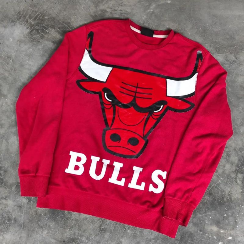 jaket vintage kaos celana varsity hoodie crewneck second chicago bulls nba team big logo spell out (SOLDOUT)