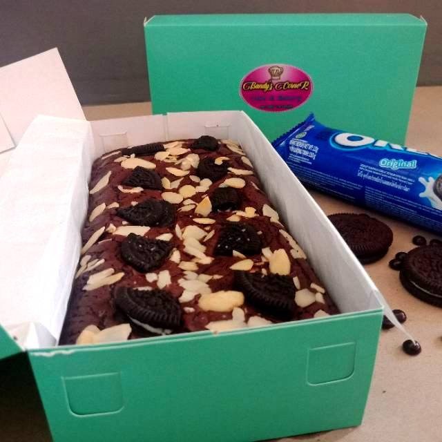 

BROWNIES PANGGANG SHINY TOPING ALMOND OREO Uk.22x10