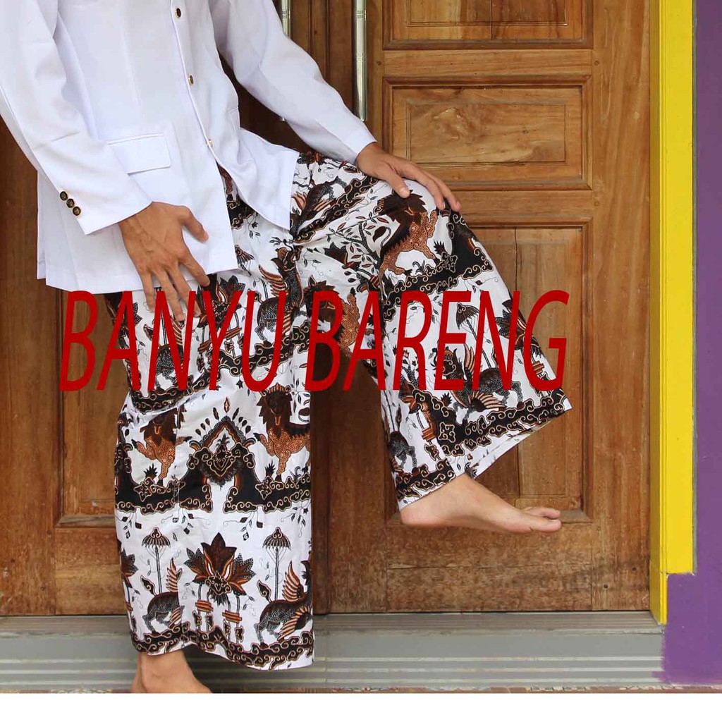 Celana sarung motif batik barong. Batik klasik keraton cirebon