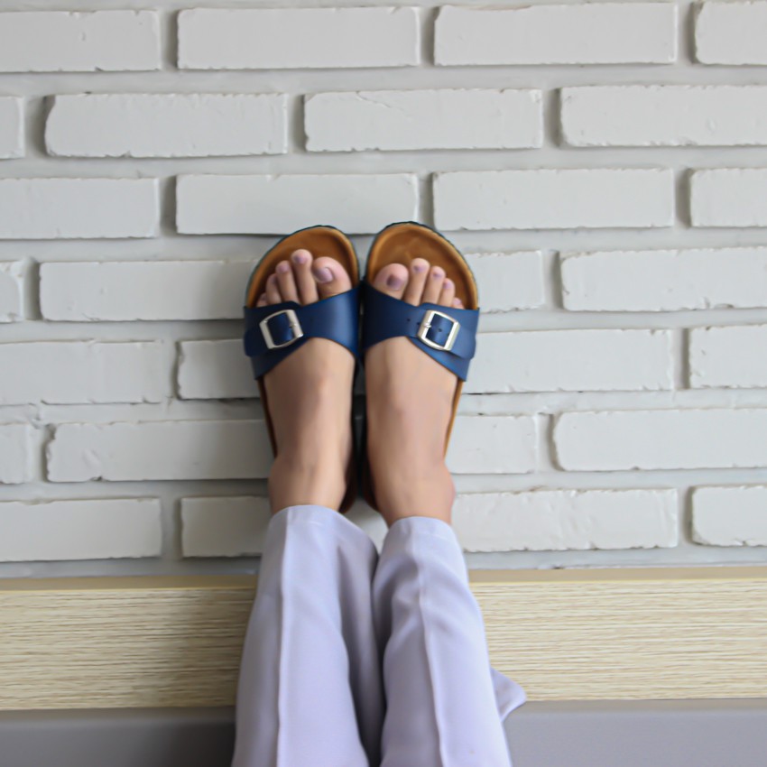 Hestia Navy | Sendal Jepit Tali Kulit Simpel Kayu Wanita Women Sandal Footwear Ori | FORIND x Zensa