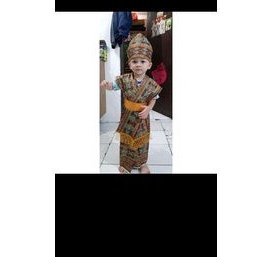 Baju adat NTT anak