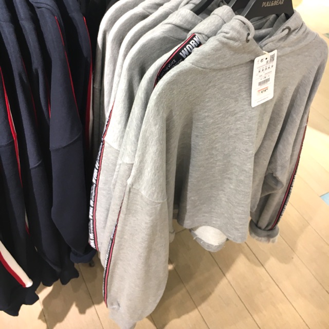 Atasan crop hoodie Pull&bear