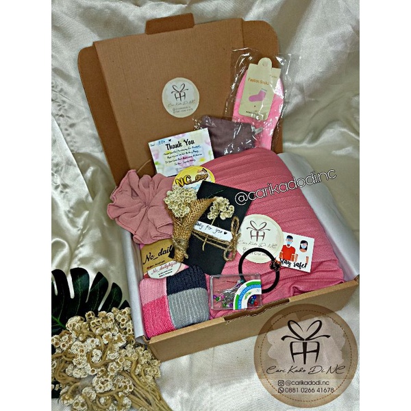 

Hampers Rok plisket + pashmina + cepol + inner rajut (isi Bisa Request )