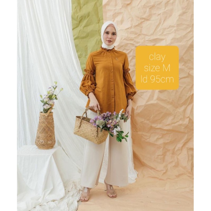 AURORA BLOUSE WEARING KLAMBY CLAY