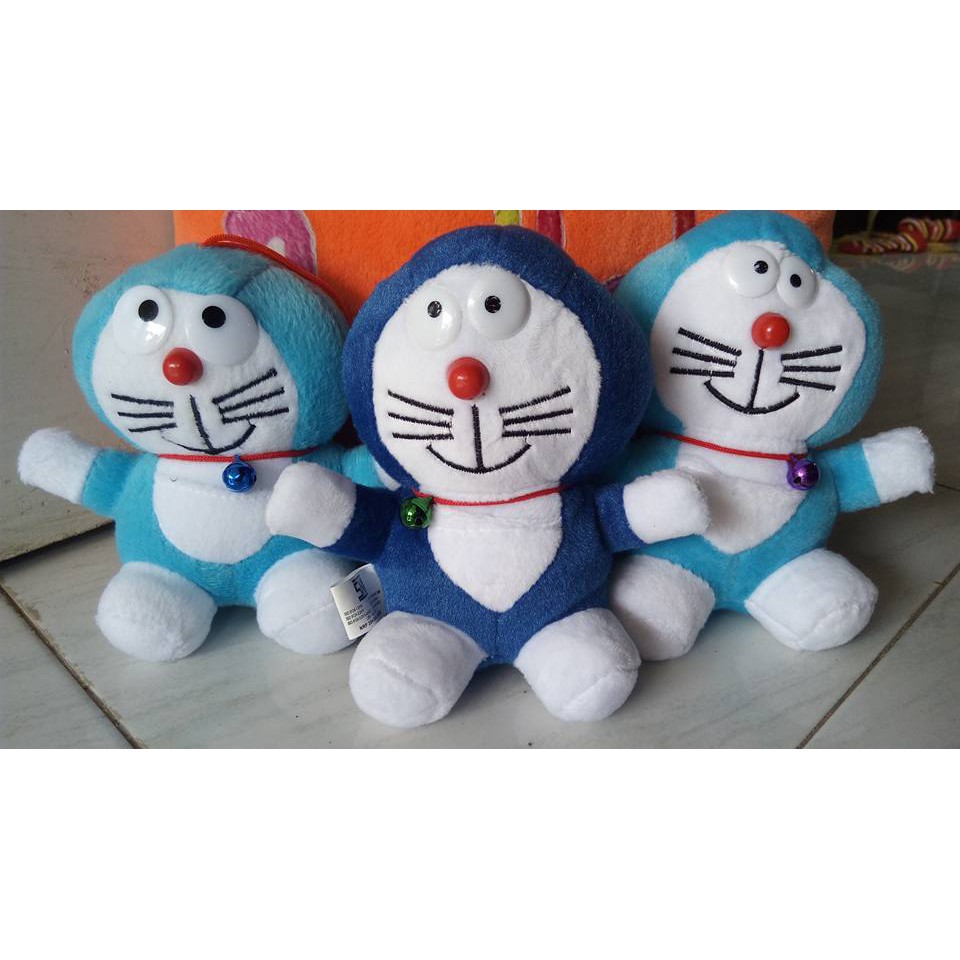 boneka doraemon mini