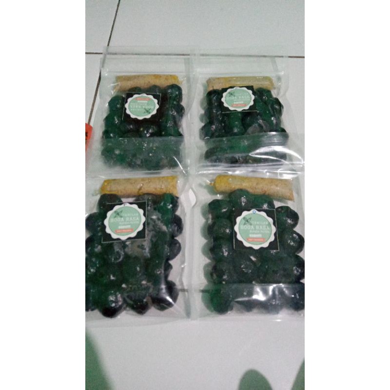 

cilok hitam isi ayam cincang pedas dan ori