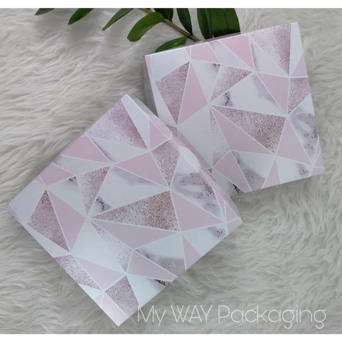 

Box serbaguna / kotak / dus 22 x 22 x 5 Diamond untuk Roti,Kue,donat