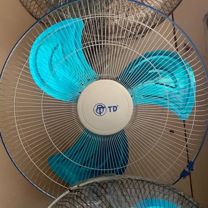 Kipas Angin Dinding TD 18 / Wall Fan TD ukuran 18 Inch (KHUSUS JNE/DLL)