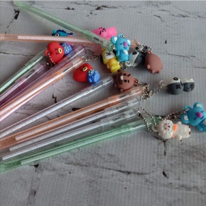 

Bolpen BTS BT21 gantungan boneka /skateboard