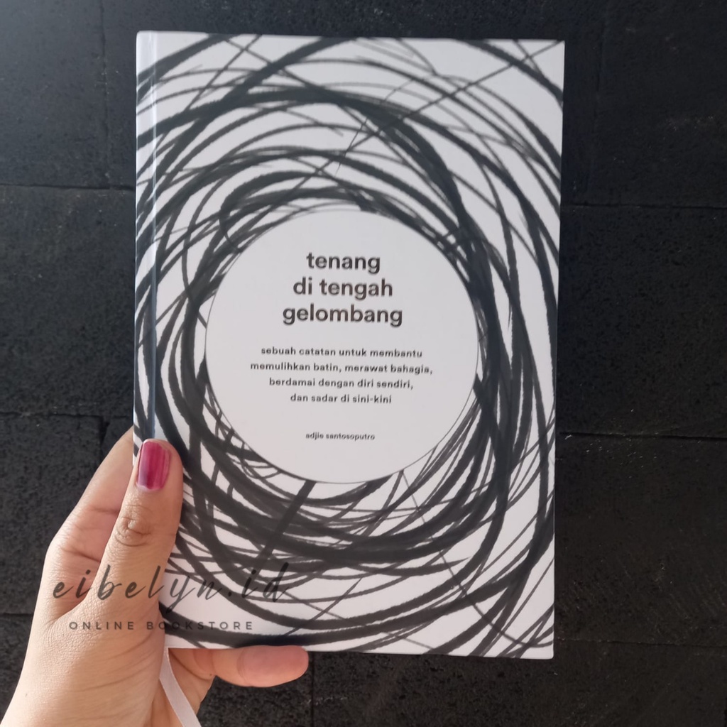 BUKU TENANG DI TENGAH GELOMBANG By ADJIE SANTOSOPUTRO