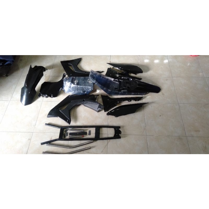 paket body crf 150 L udh dapet tenki.jok.body set SMA rangka belakang  buat Vixion old new dan karbu
