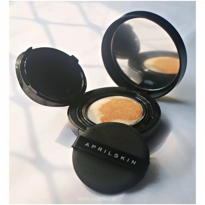 April Skin Cushion Magic Black