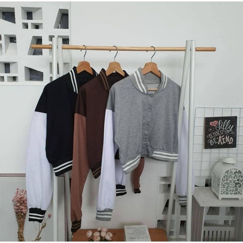 Sweater crop base ball outerwear fashion remaja wanita