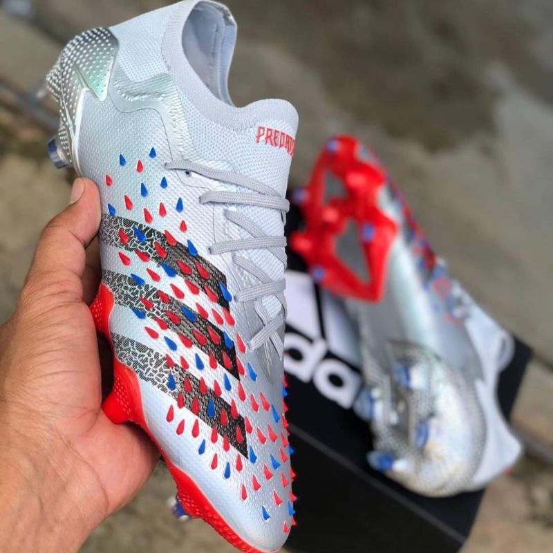 Jual Sepatu Bola Adidas Predator Freak .1 Low Silver Metallic Core Black  Scarlet FG | Shopee Indonesia