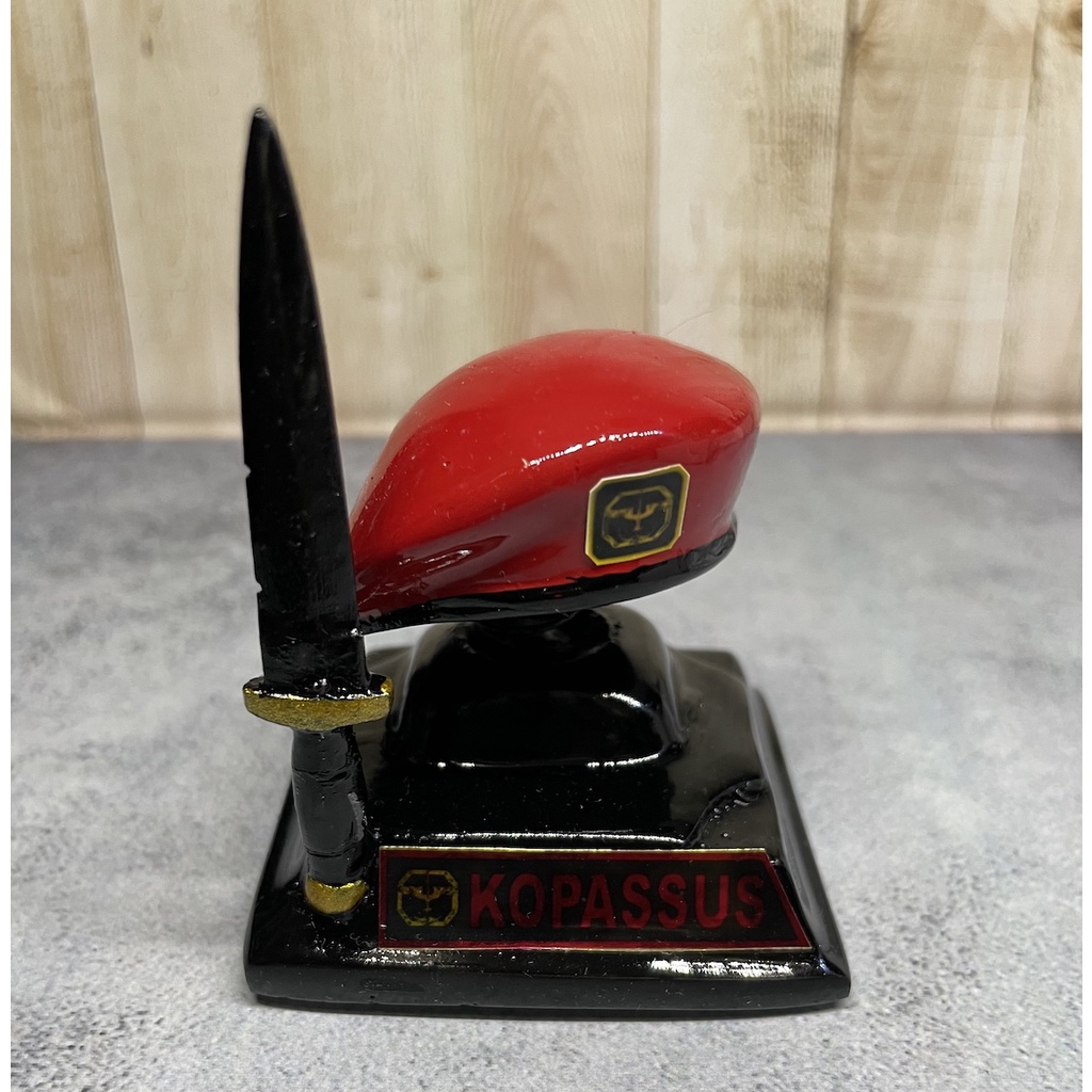 Miniatur Baret Kopassus - Patung Kopassus  - Miniatur Pajangan Baret Kopassus