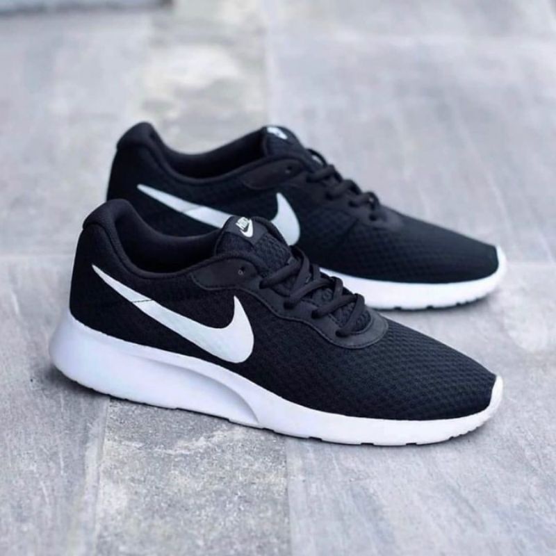 Sepatu Running Nike Tanjun Sepatu santai terbaru sepatu sekolah Hitam putih