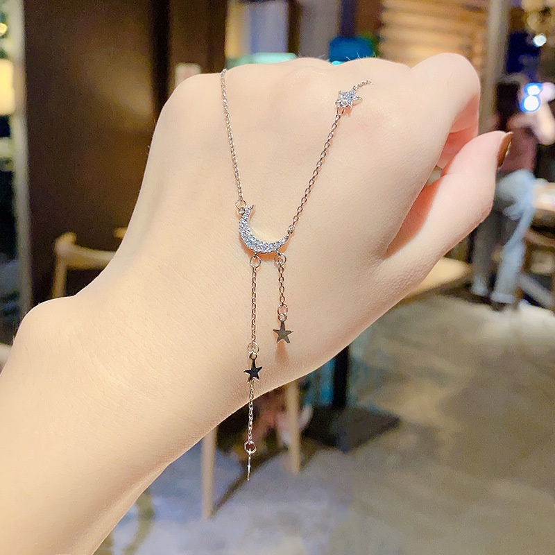 Kalung Choker Liontin Bulan Bintang Rumbai Aksen Berlian