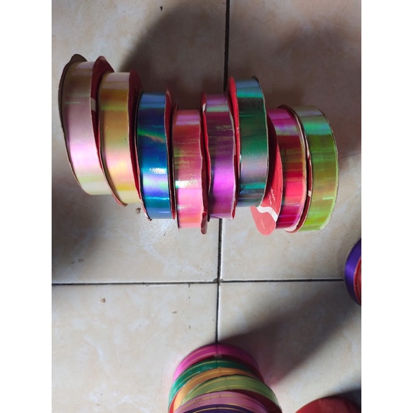 

pita kado | pita buket bunga rollan | pita buket uang shimmer rollan