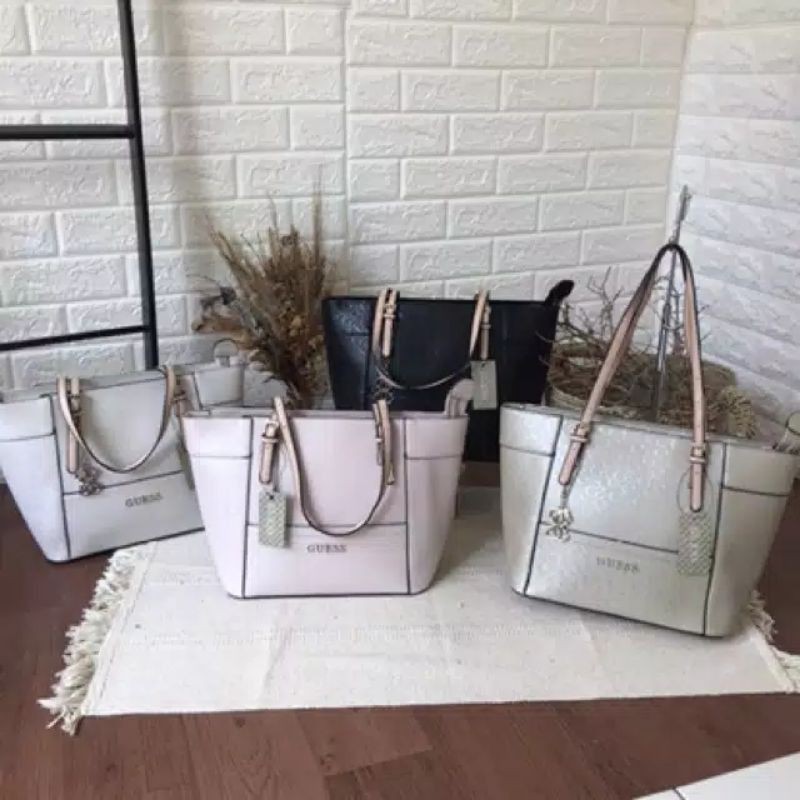 Tas Guess delaney holo totebag