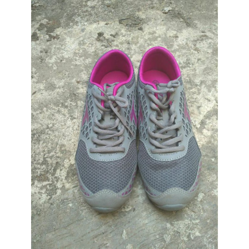 Sepatu Olahraga Diadora Women 39 Ori Wanita