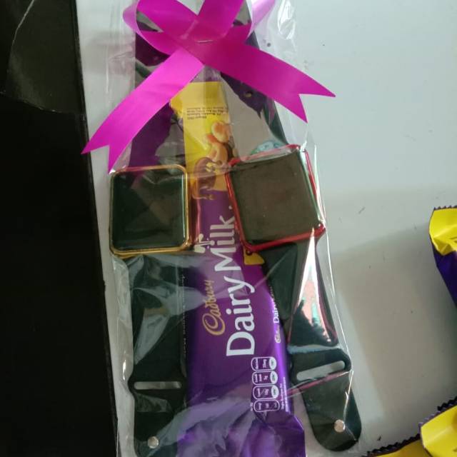 

Coklat dairy milk dapat 2 jm tngn couple anti air