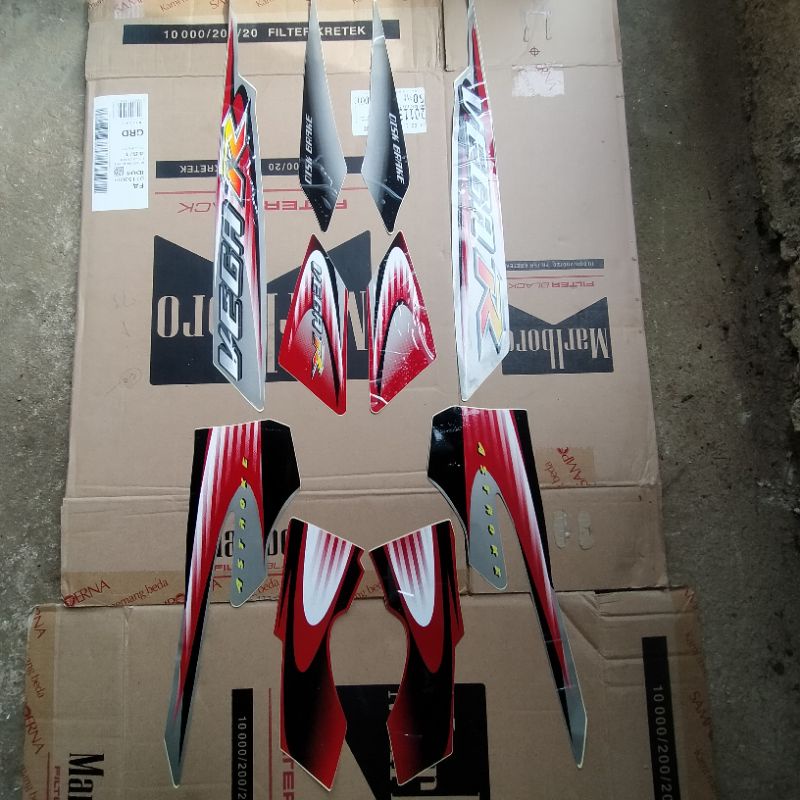 STIKER STRIPING YAMAHA VEGA R NEW MERAH SILVER