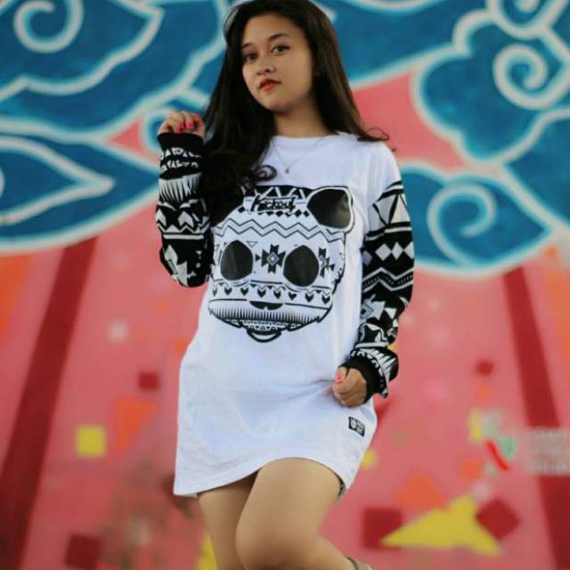 [GESER] Kaos Distro Kickout Apparel Putih Lengan Hitam | Kaos Lengan panjang grosir murah