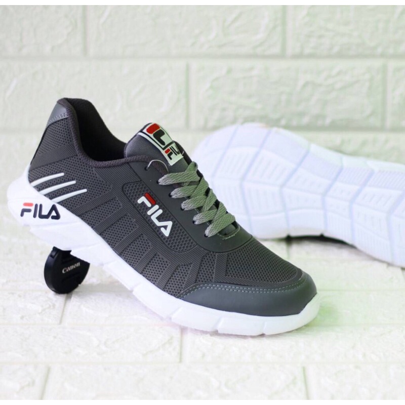 COD  Sepatu Pria cocok buat mendaki dan jalan" Fila Radial Superflex Black White Made In Vietnam