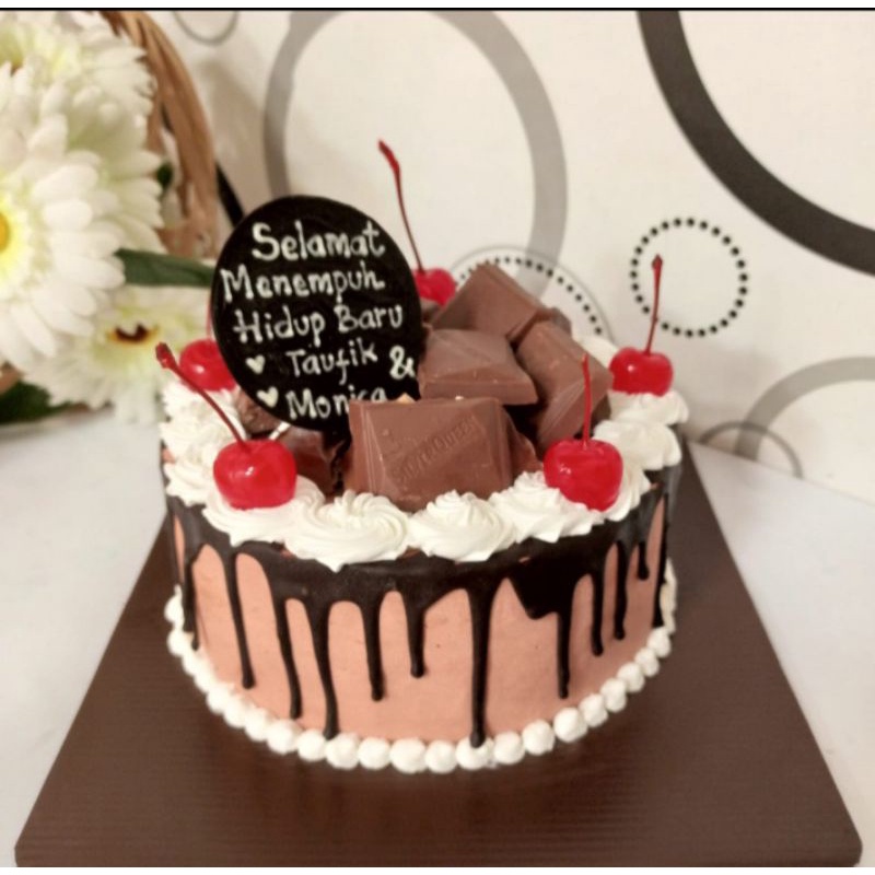 

Free ongkir es krim tart pernikahan full coklat batangan