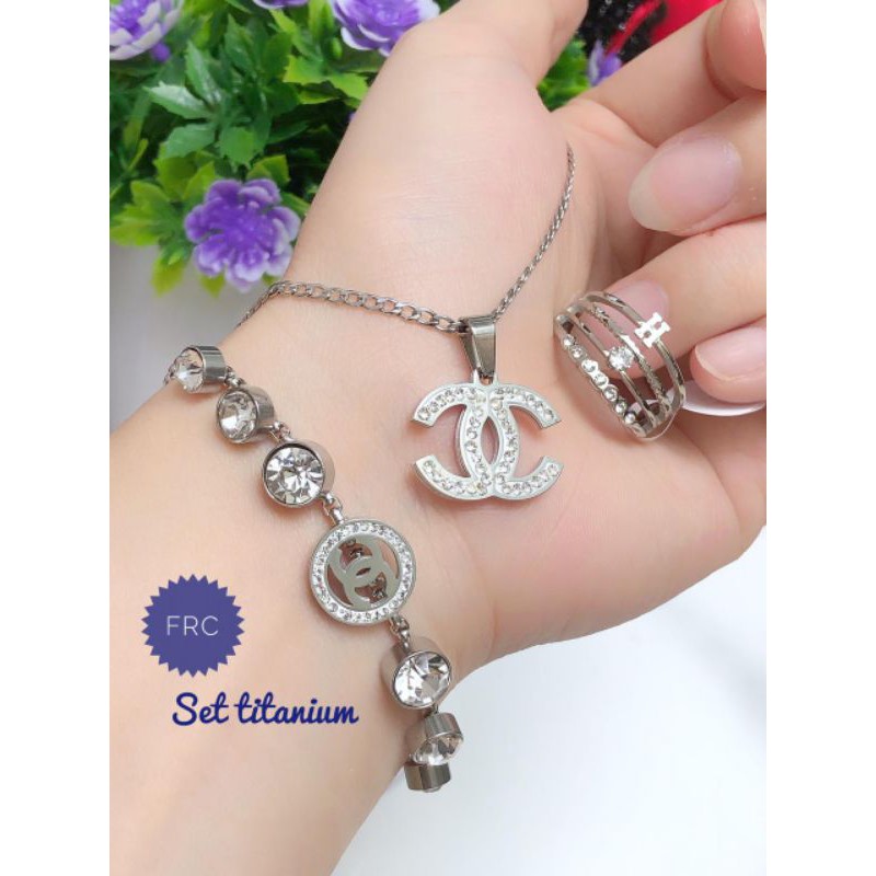 [TITANIUM] PAKET PERHIASAN TITANIUM GELANG SERUT SILVER MOTIF CHANEL 170920