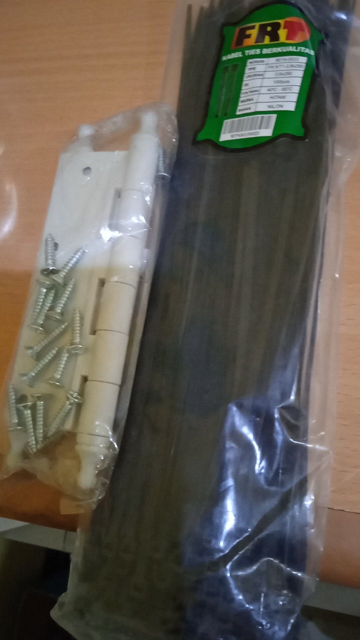 Engsel Pintu Plastik Pvc Putih Kamar Mandi 11.5 Cm / 4.5 Inchi Dengan Panjang Total 6 Inch