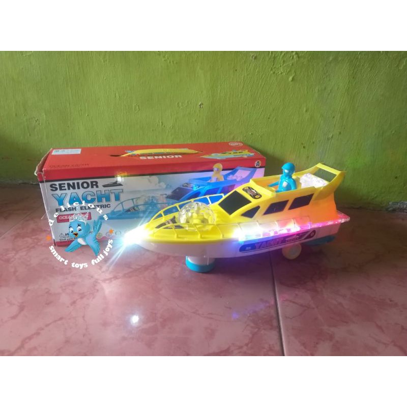 Mainan kapal pesiar berputar