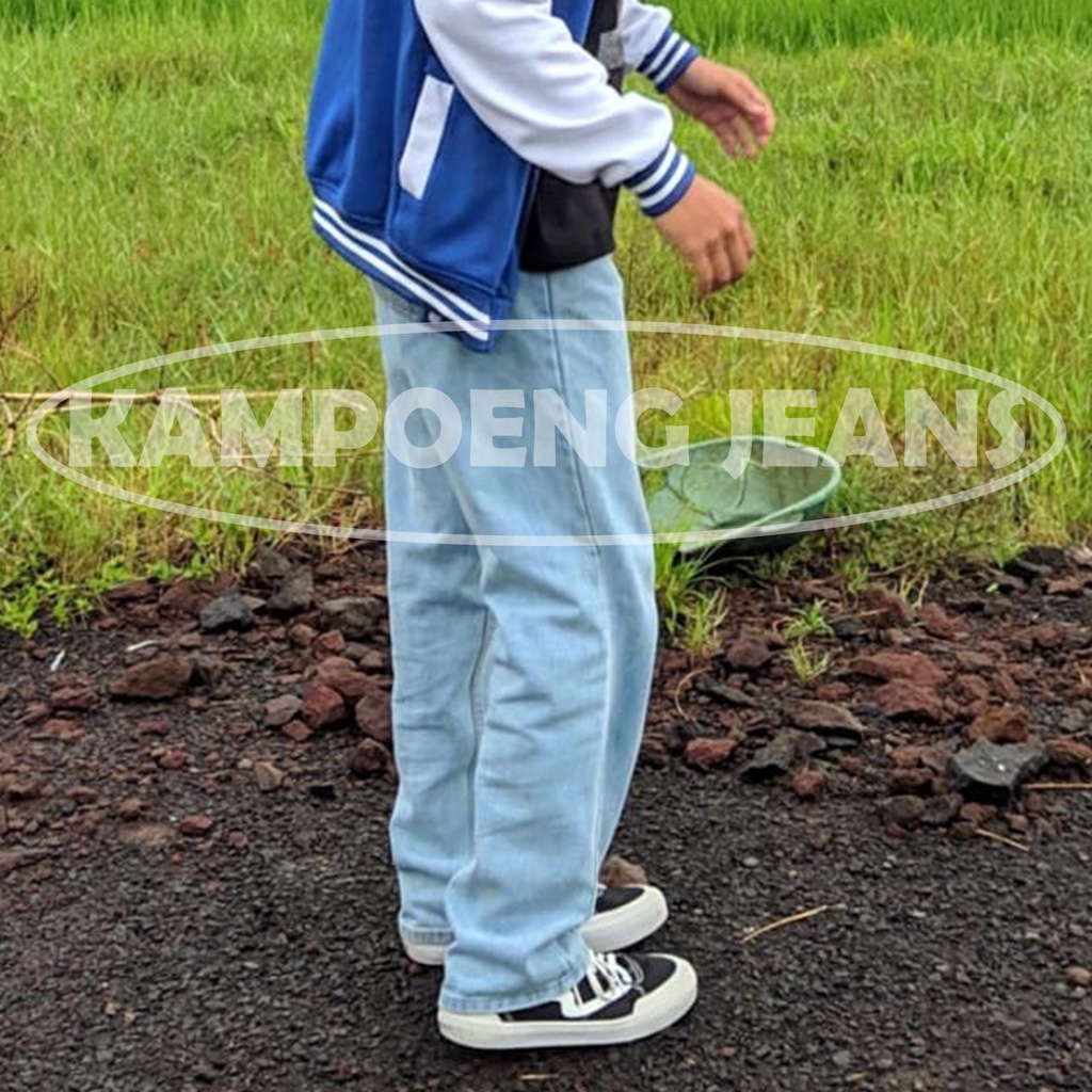 Celana Jeans Standar Baggy Warna Biru Muda