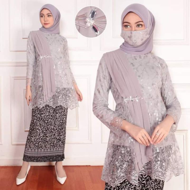 Setelan Kebaya Kekinian Warna Silver Plisket