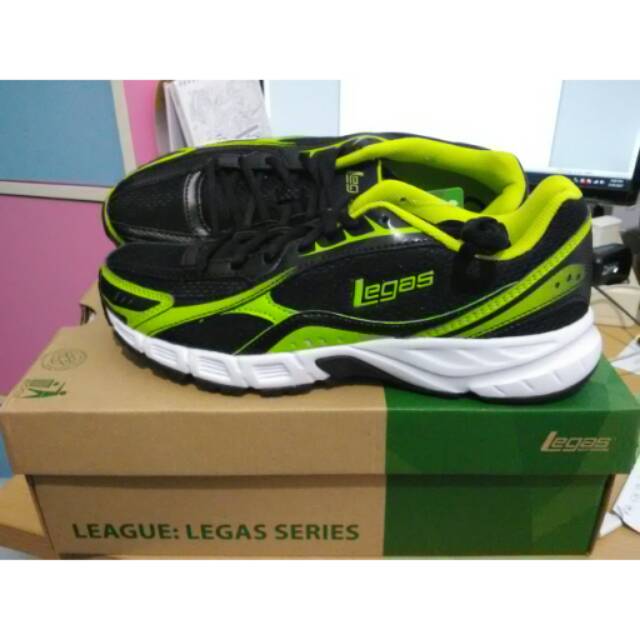 Sepatu Olahraga Persit