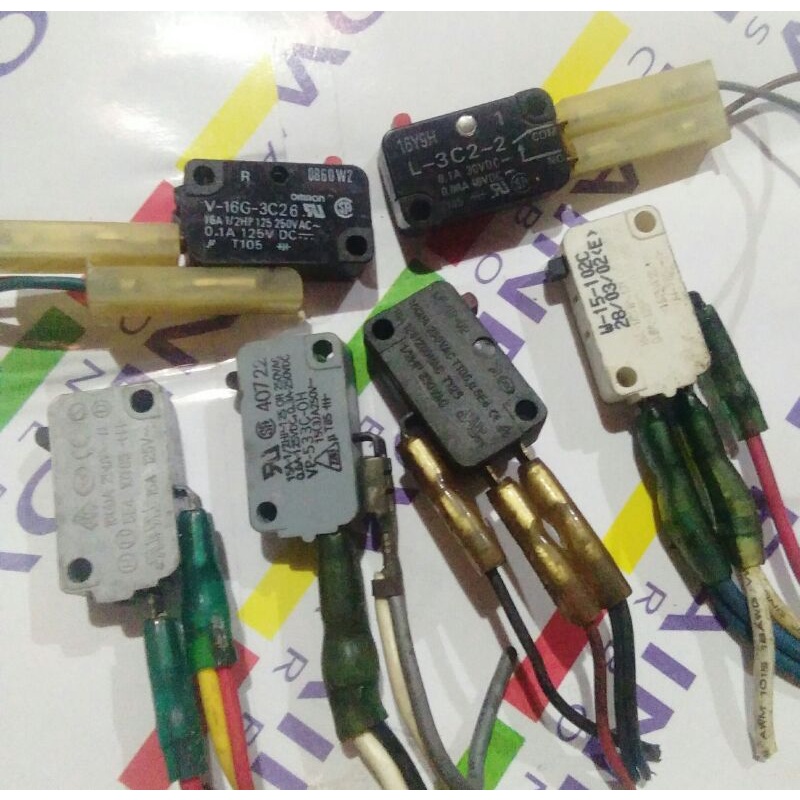 SAKLAR MICRO  SWITCH 2&amp;3 KAKI LENGKAP SAMA SOKET NYA ORIGINAL