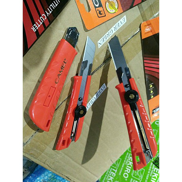 

PISAU CUTTER BESAR dan Mata Cutter L 500 CUTER BESI PUTAR Kunci Pemutar KUNINGAN .. sedia cutter