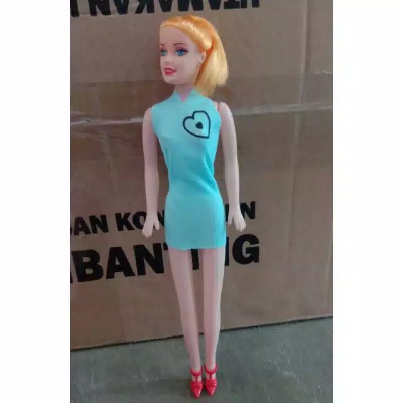 B 710 mainan boneka barbi kemasan plastik selalu ready stock / boneka berbi ktg